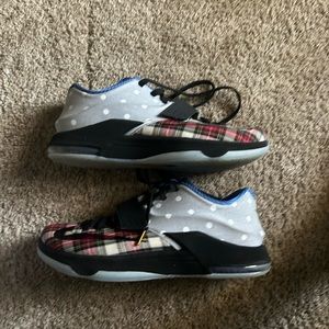 RARE KD 7 CHRISTMAS SHOE